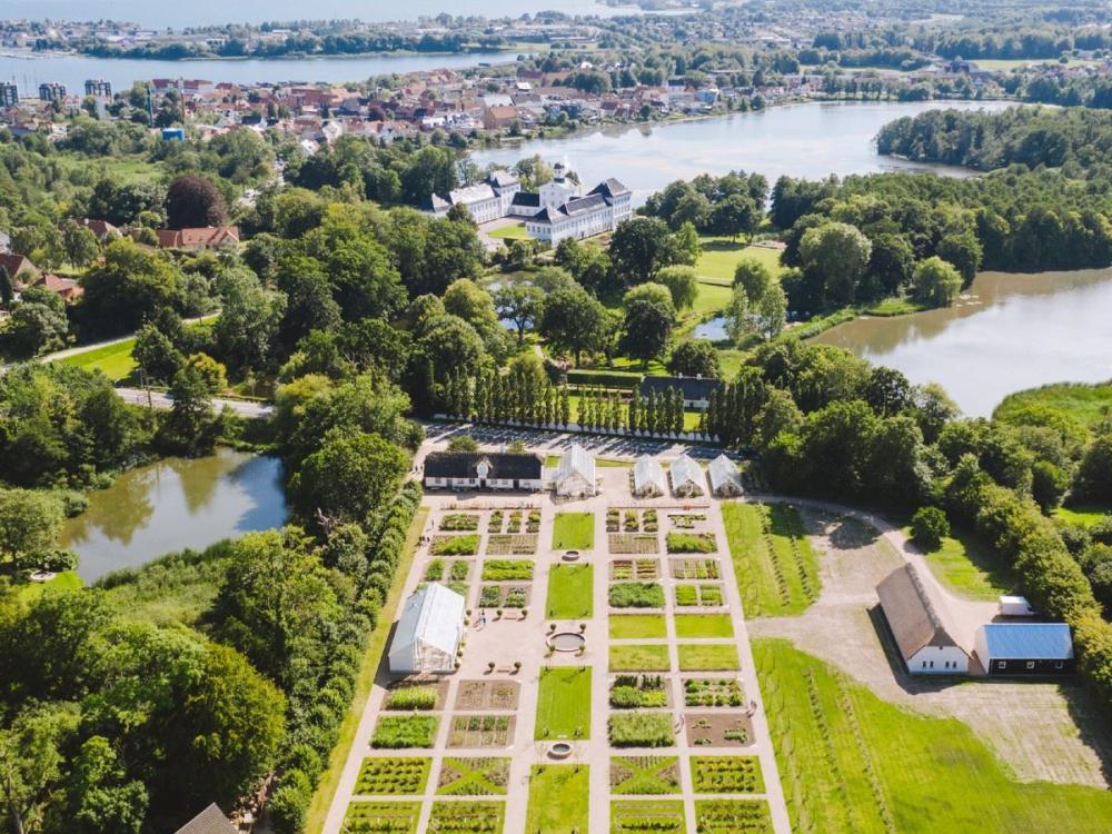 Guidet tour in The Royal Kitchen Garden